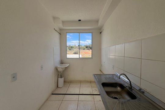 Cozinha de apartamento para alugar com 2 quartos, 45m² em Caiapos, Contagem