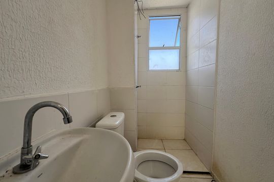Banheiro Social de apartamento para alugar com 2 quartos, 45m² em Caiapos, Contagem