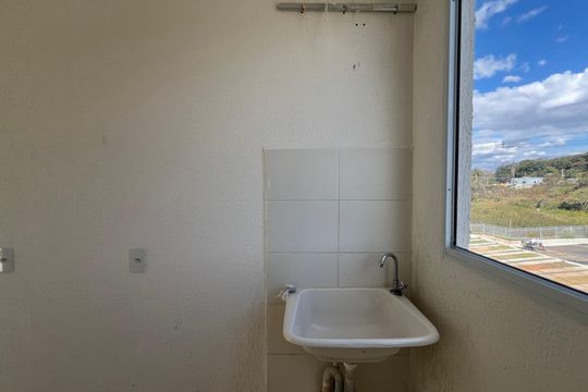 Área de Serviço de apartamento para alugar com 2 quartos, 45m² em Caiapos, Contagem