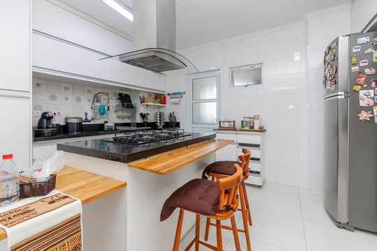 Cozinha de apartamento à venda com 3 quartos, 120m² em Jardim Aeroporto, São Paulo