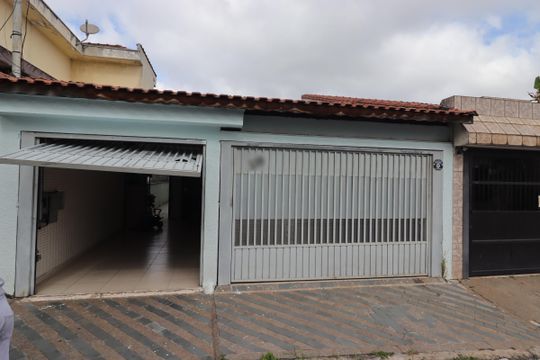 Fachada de casa à venda com 4 quartos, 154m² em Vila Curuçá, Santo André