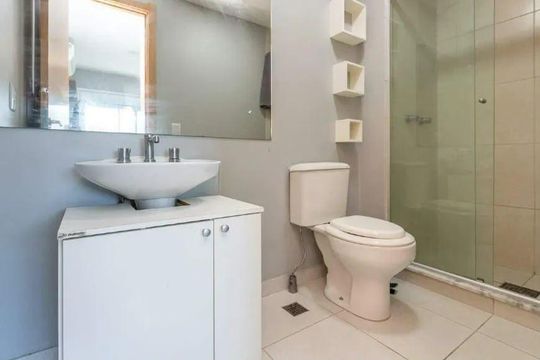 Banheiro de apartamento para alugar com 2 quartos, 55m² em Teresópolis, Porto Alegre