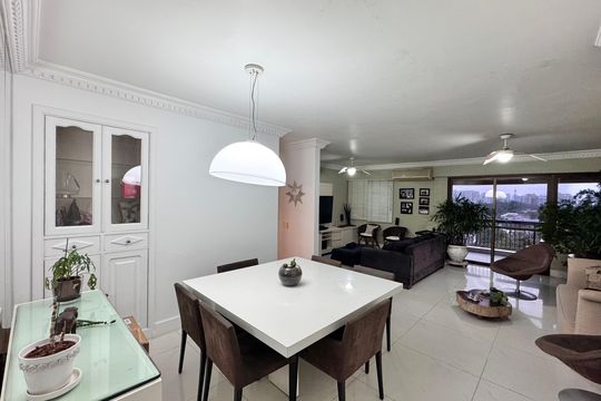 Sala de apartamento para alugar com 3 quartos, 159m² em Barra da Tijuca, Rio de Janeiro