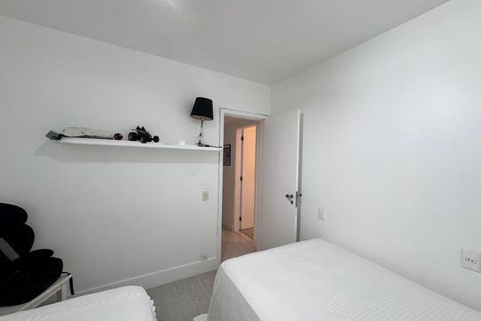 Quarto 1 de apartamento para alugar com 3 quartos, 159m² em Barra da Tijuca, Rio de Janeiro