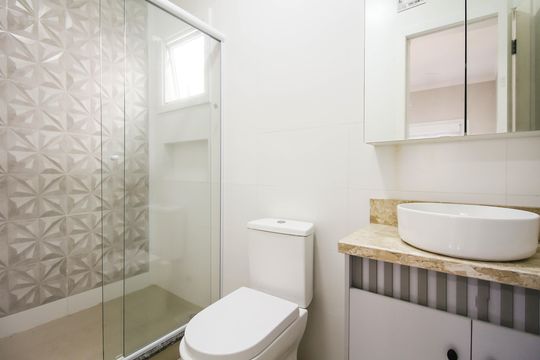 Banheiro da Suíte de casa de condomínio para alugar com 3 quartos, 100m² em Vale Ville, Gravataí
