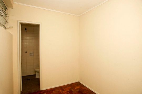 Quarto de serviço de apartamento para alugar com 3 quartos, 100m² em Mont’serrat, Porto Alegre