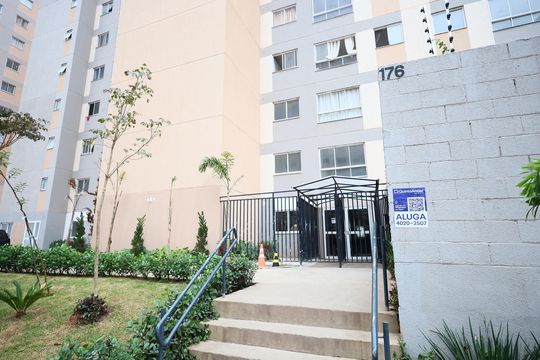 Área comum - Fachada de apartamento para alugar com 2 quartos, 43m² em Jardim Boa Vista (zona Oeste), Osasco