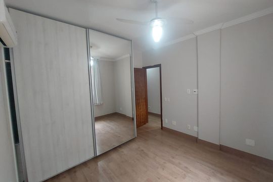 quarto 1 de apartamento para alugar com 3 quartos, 150m² em Sagrada Família, Belo Horizonte