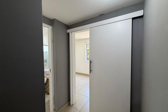 Sala - Corredor  de apartamento à venda com 2 quartos, 46m² em Taquara, Rio de Janeiro