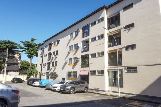 Fachada do bloco de apartamento para alugar com 2 quartos, 50m² em Pechincha, Rio de Janeiro