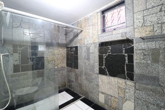 Banheiro Social de casa para alugar com 3 quartos, 159m² em Santa Mônica, Uberlândia