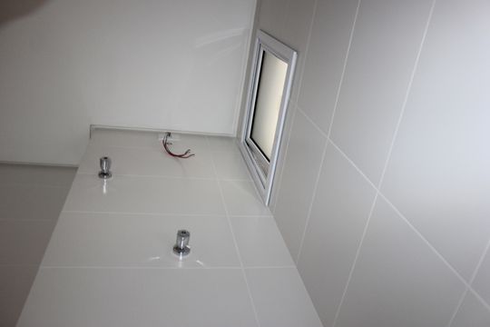 Banheiro social  de apartamento à venda com 2 quartos, 55m² em Jardim Aida, Guarulhos