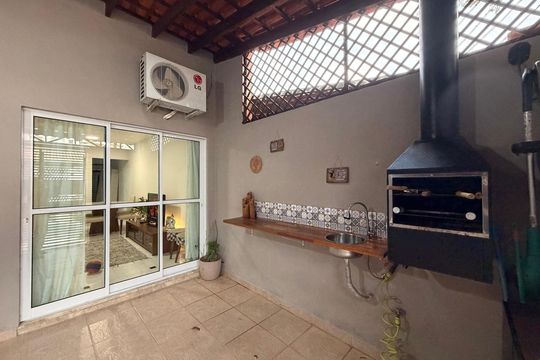 Garagem de casa à venda com 2 quartos, 90m² em Medeiros, Jundiaí