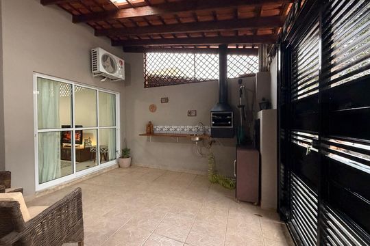Garagem de casa à venda com 2 quartos, 90m² em Medeiros, Jundiaí