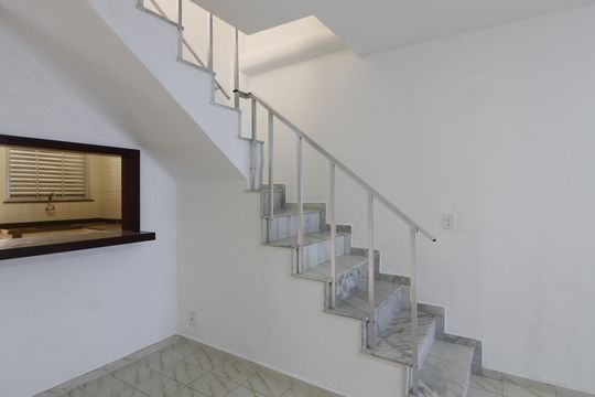 Sala de casa de condomínio para alugar com 2 quartos, 80m² em Jardim Flamboyant, Cabo Frio