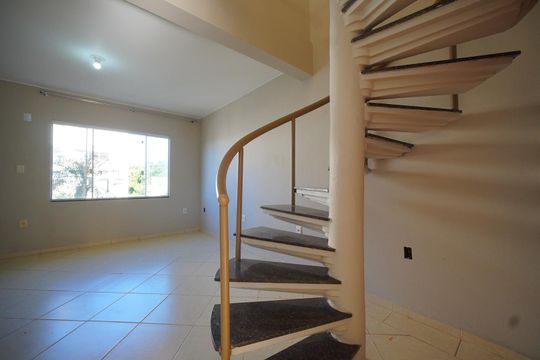 Escada de Acesso a Cobertura de casa para alugar com 2 quartos, 75m² em Real Parque, São José
