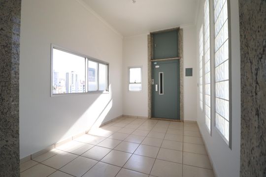 Elevador Privativo de apartamento para alugar com 3 quartos, 230m² em Saraiva, Uberlândia