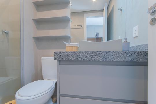 Banheiro de kitnet/studio para alugar com 1 quarto, 22m² em Vila Mariana, São Paulo