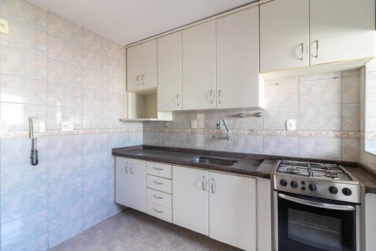 Cozinha de apartamento para alugar com 3 quartos, 90m² em Chora Menino, São Paulo