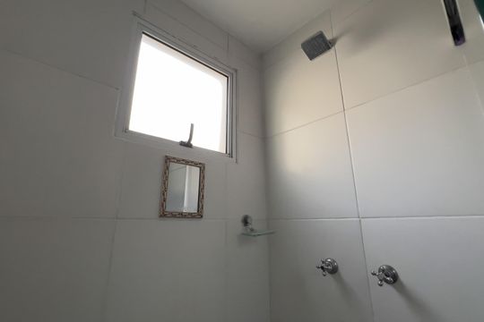 Banheiro de apartamento para alugar com 2 quartos, 47m² em Ponte Grande, Guarulhos