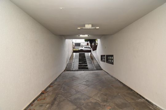Garagem de casa para alugar com 4 quartos, 153m² em Jardim das Américas, Curitiba