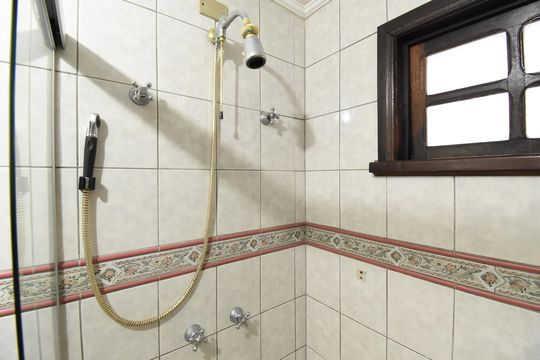 Banheiro da Suíte de casa para alugar com 4 quartos, 153m² em Jardim das Américas, Curitiba