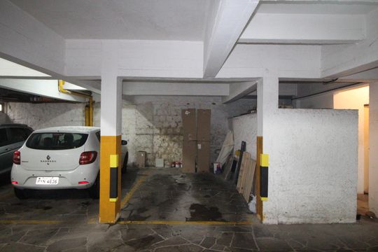 Garagem de apartamento à venda com 4 quartos, 90m² em Auxiliadora, Porto Alegre