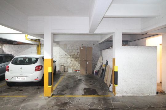 Garagem de apartamento à venda com 4 quartos, 90m² em Auxiliadora, Porto Alegre