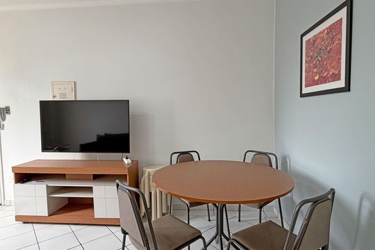 Sala de apartamento para alugar com 1 quarto, 45m² em Gonzaga, Santos