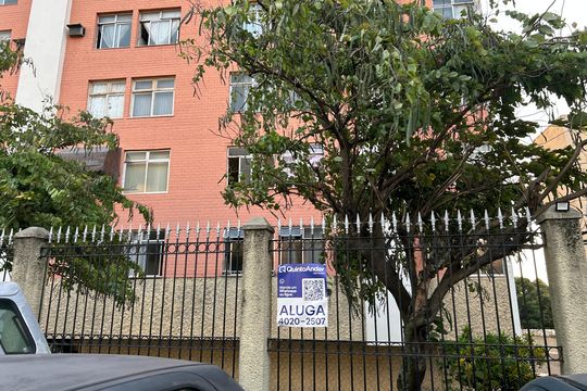 Fachada + Placa de apartamento para alugar com 4 quartos, 74m² em Campinho, Rio de Janeiro