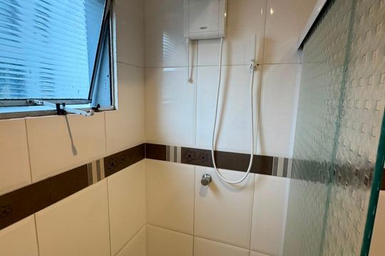 Banheiro de apartamento à venda com 2 quartos, 74m² em Vila Eldizia, Santo André
