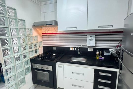 Cozinha de apartamento à venda com 2 quartos, 74m² em Vila Eldizia, Santo André