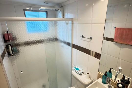 Banheiro de apartamento à venda com 2 quartos, 74m² em Vila Eldizia, Santo André