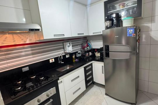 Cozinha de apartamento à venda com 2 quartos, 74m² em Vila Eldizia, Santo André