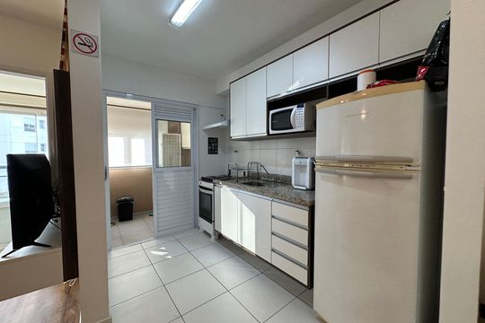 Cozinha de apartamento para alugar com 1 quarto, 48m² em Empresarial 18 do Forte, Barueri