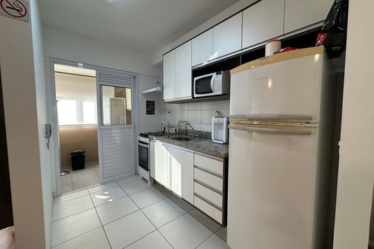 Cozinha de apartamento para alugar com 1 quarto, 48m² em Empresarial 18 do Forte, Barueri