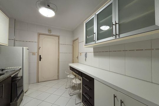 Cozinha de apartamento para alugar com 2 quartos, 110m² em Vila Nova Conceição, São Paulo