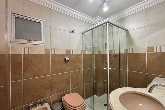 Banheiro de apartamento para alugar com 2 quartos, 110m² em Vila Nova Conceição, São Paulo