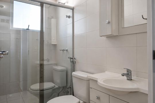 Banheiro de apartamento para alugar com 1 quarto, 51m² em Centro, Florianópolis