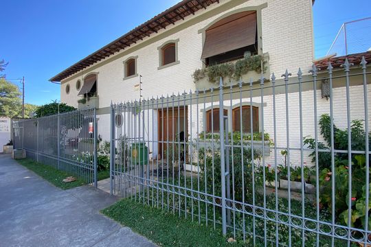 Fachada de casa à venda com 6 quartos, 600m² em Coracao de Jesus, Belo Horizonte