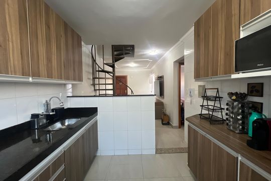 Cozinha de apartamento à venda com 2 quartos, 97m² em Parque Turistas, Contagem