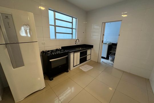 Cozinha de apartamento para alugar com 3 quartos, 90m² em Centro, São Vicente