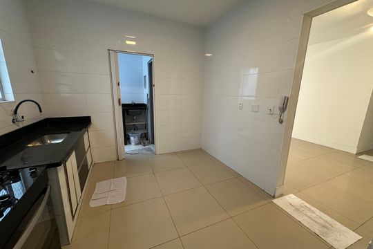 Cozinha de apartamento para alugar com 3 quartos, 90m² em Centro, São Vicente