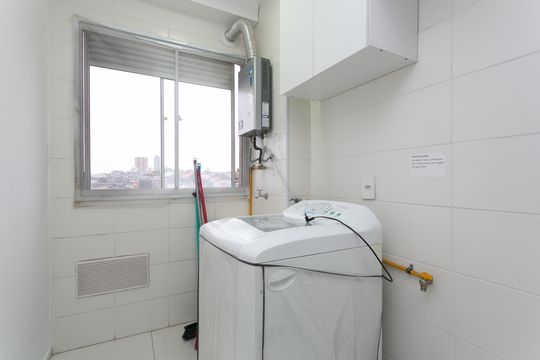 Área de Serviço  de apartamento para alugar com 2 quartos, 45m² em Vila Carmosina, São Paulo