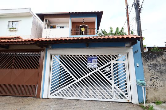 Fachada de casa à venda com 4 quartos, 156m² em Cipava, Osasco