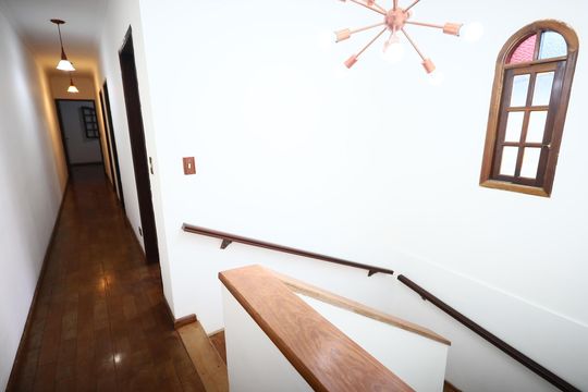 Corredor de casa à venda com 4 quartos, 156m² em Cipava, Osasco