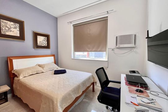 Quarto 1 de apartamento para alugar com 3 quartos, 105m² em Copacabana, Rio de Janeiro