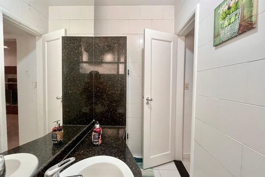 Banheiro social  de apartamento para alugar com 3 quartos, 105m² em Copacabana, Rio de Janeiro