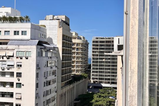 Vista quarto 3 de apartamento para alugar com 3 quartos, 105m² em Copacabana, Rio de Janeiro