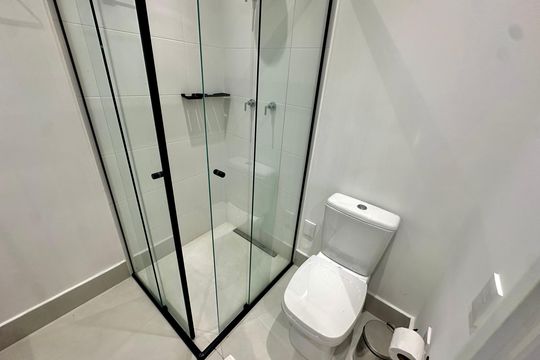Banheiro de kitnet/studio à venda com 1 quarto, 50m² em Campo Belo, São Paulo